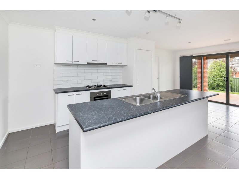 16 Waterside Close, Miners Rest VIC 3352