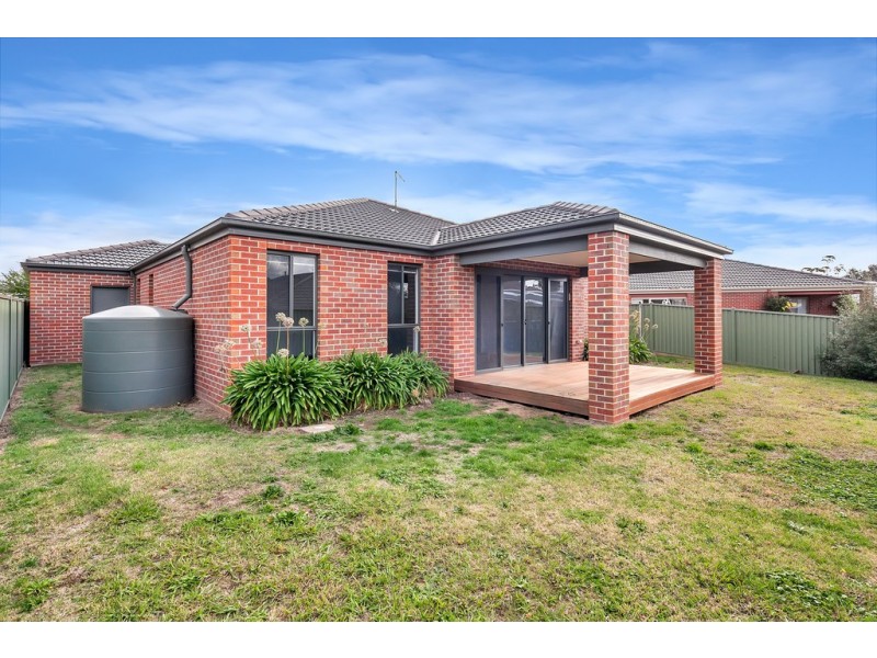 16 Waterside Close, Miners Rest VIC 3352