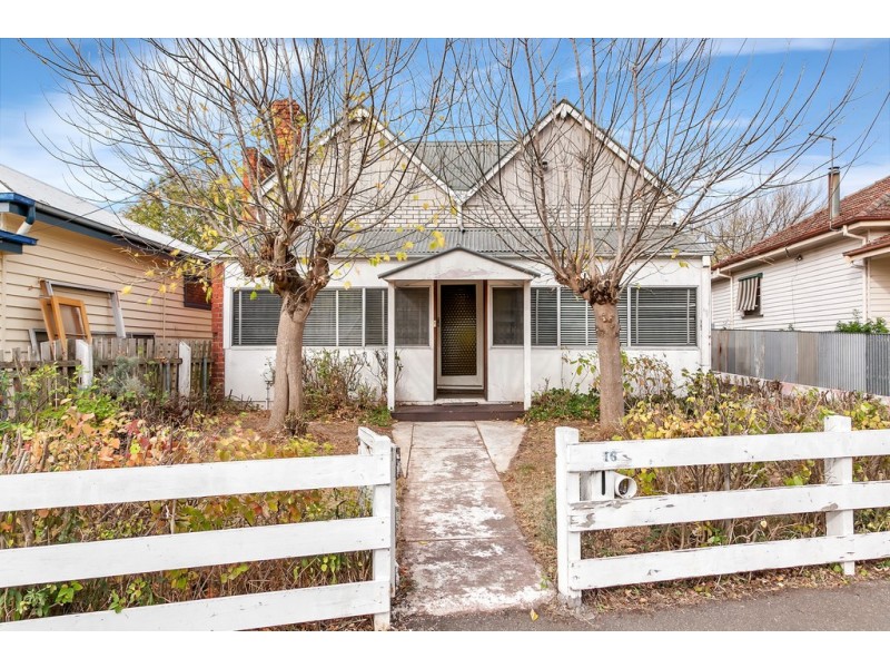 16 Little Clyde Street, Soldiers Hill VIC 3350