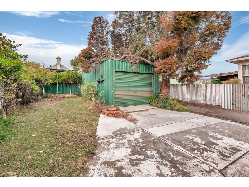 16 Little Clyde Street, Soldiers Hill VIC 3350