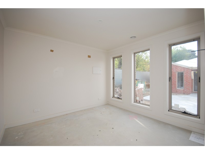 2/415a Ligar Street, Soldiers Hill VIC 3350