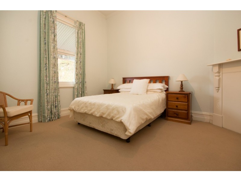 208 Armstrong Street, Soldiers Hill VIC 3350