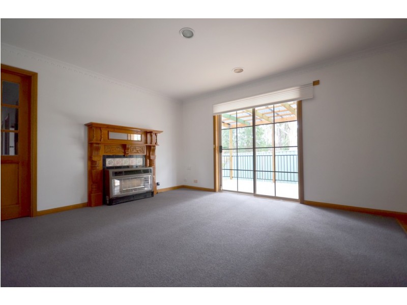 4 Olive Grove, Mount Clear VIC 3350