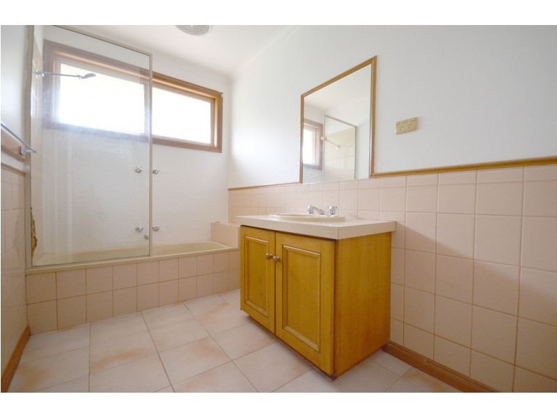 4 Olive Grove, Mount Clear VIC 3350