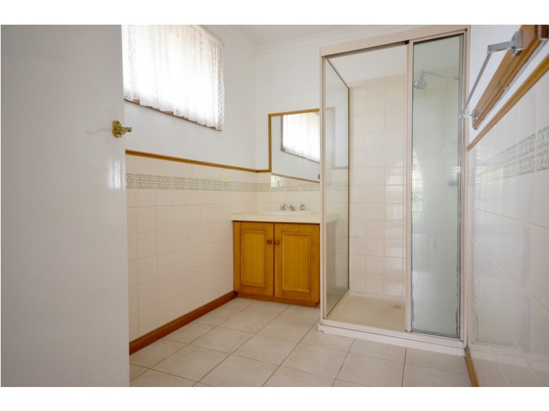 4 Olive Grove, Mount Clear VIC 3350