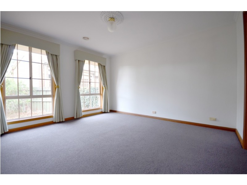 4 Olive Grove, Mount Clear VIC 3350