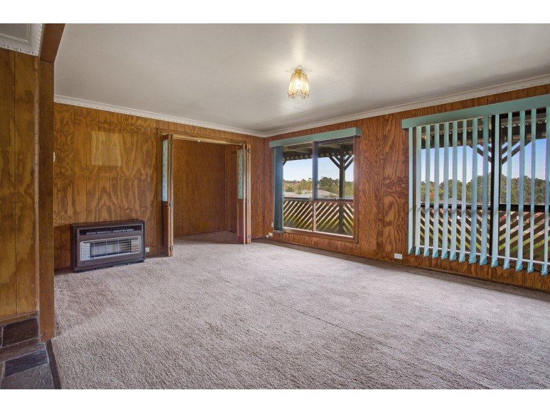 4 Bawden St, Brown Hill VIC 3350
