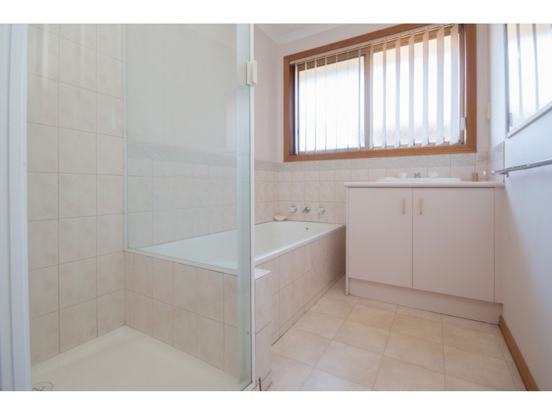 4 Lauderdale Avenue, Alfredton VIC 3350