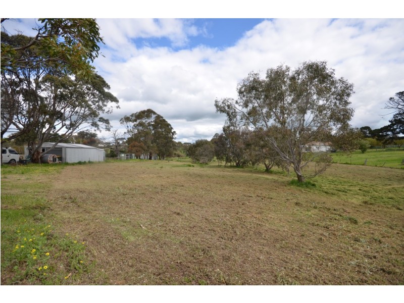 11-13 Lyons Street South, Skipton VIC 3361