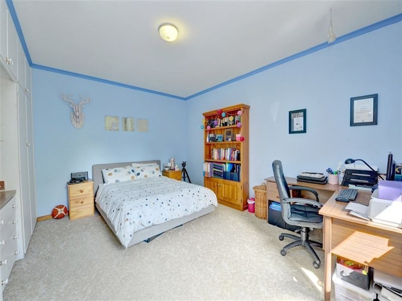 207 Eddy Avenue, Mount Helen VIC 3350