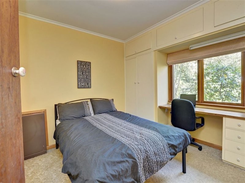 207 Eddy Avenue, Mount Helen VIC 3350