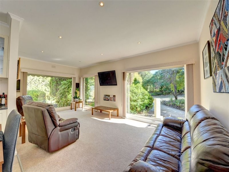 207 Eddy Avenue, Mount Helen VIC 3350