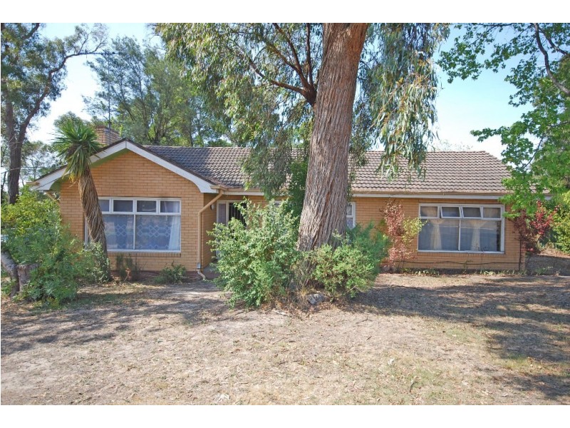 106 Lylia Avenue, Mount Clear VIC 3350