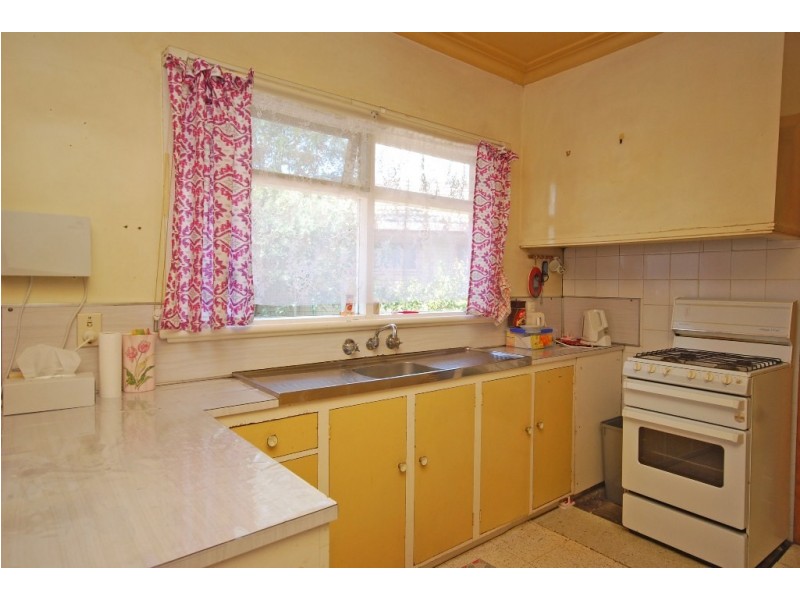 106 Lylia Avenue, Mount Clear VIC 3350