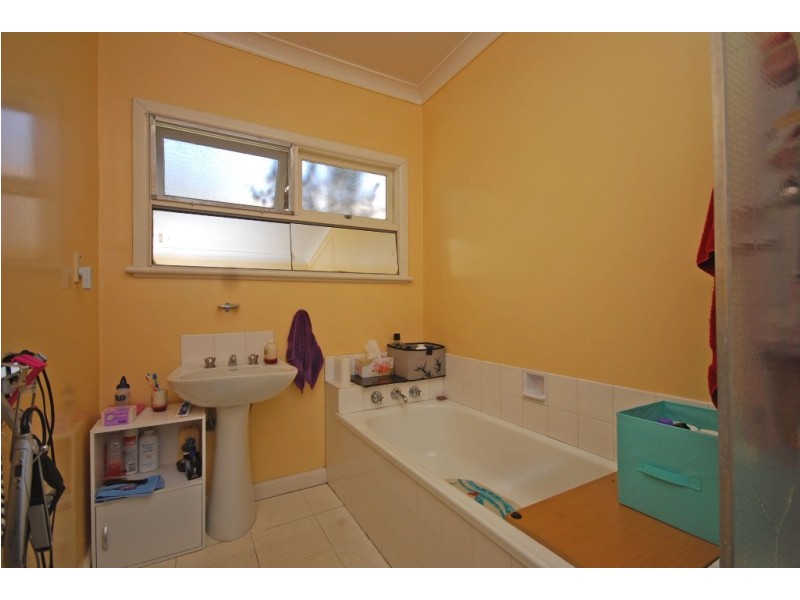 106 Lylia Avenue, Mount Clear VIC 3350