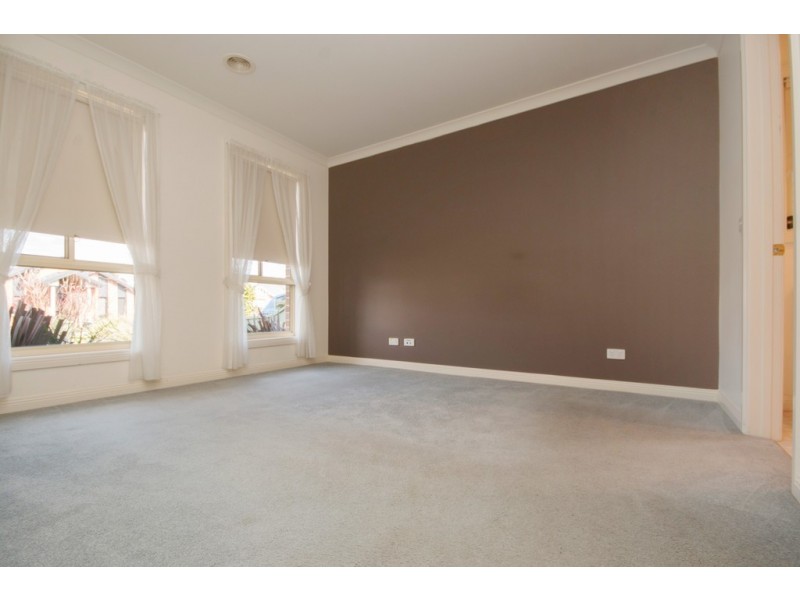 30 Ayrvale Avenue, Lake Gardens VIC 3355