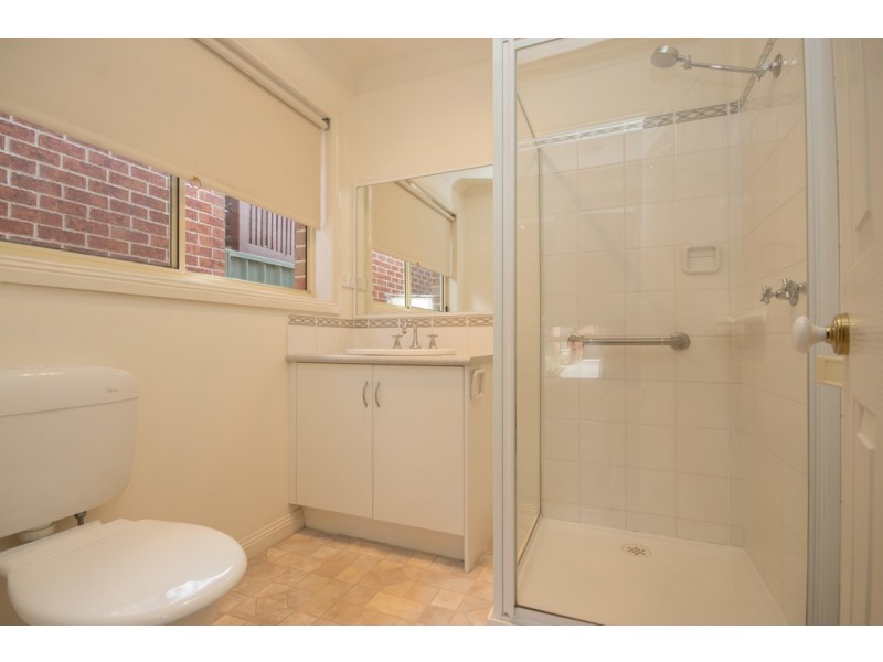 30 Ayrvale Avenue, Lake Gardens VIC 3355