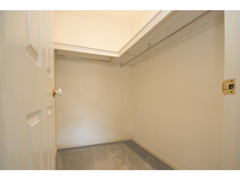 30 Ayrvale Avenue, Lake Gardens VIC 3355