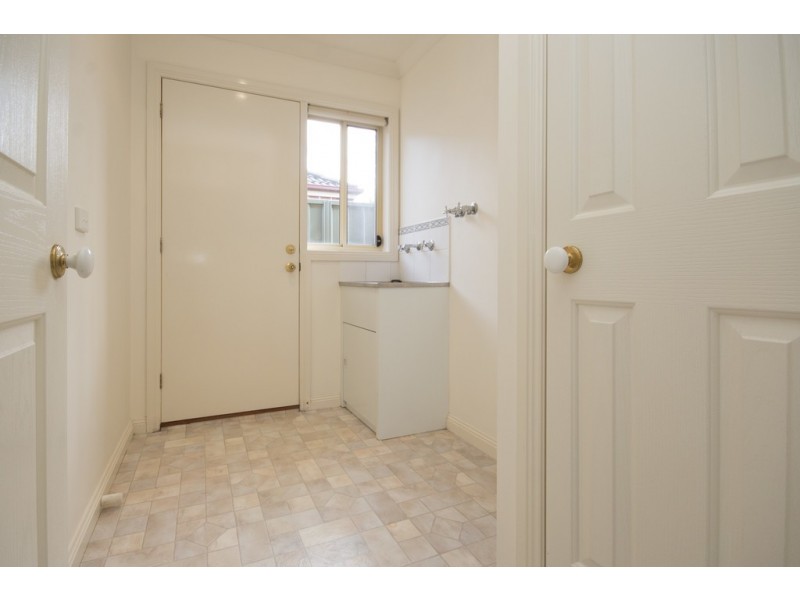 30 Ayrvale Avenue, Lake Gardens VIC 3355