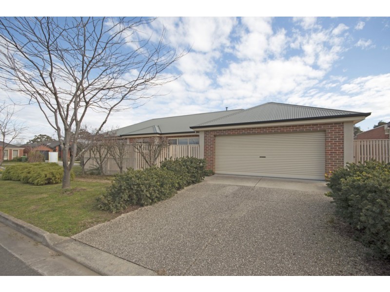 30 Ayrvale Avenue, Lake Gardens VIC 3355