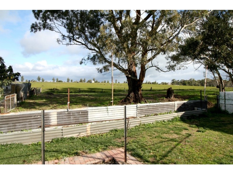 23 Wallace Street, Apsley VIC 3319