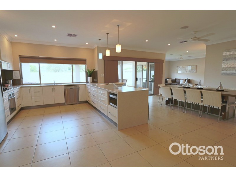 1 Shipard Court, Robe SA 5276