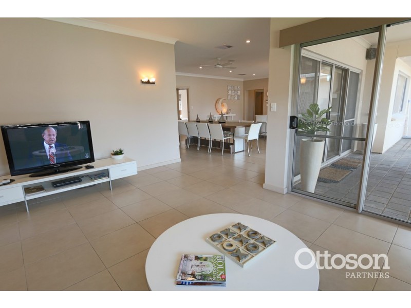 1 Shipard Court, Robe SA 5276