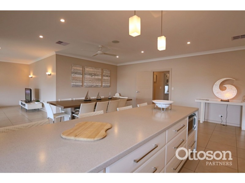 1 Shipard Court, Robe SA 5276