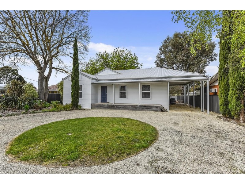 10 Riddoch Street, Penola SA 5277