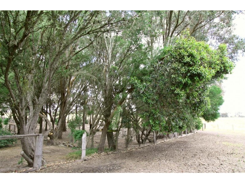 2053 Wimmera Highway, Apsley VIC 3319