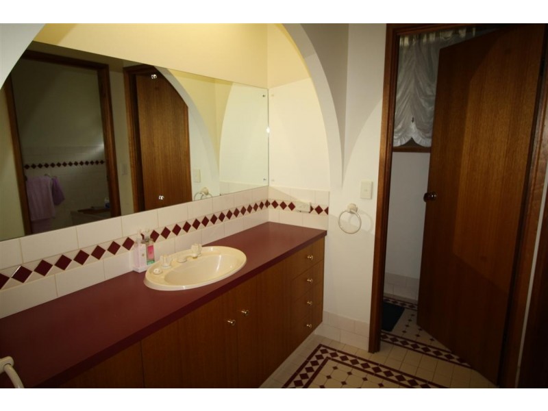 2 Fourth Avenue, Naracoorte SA 5271