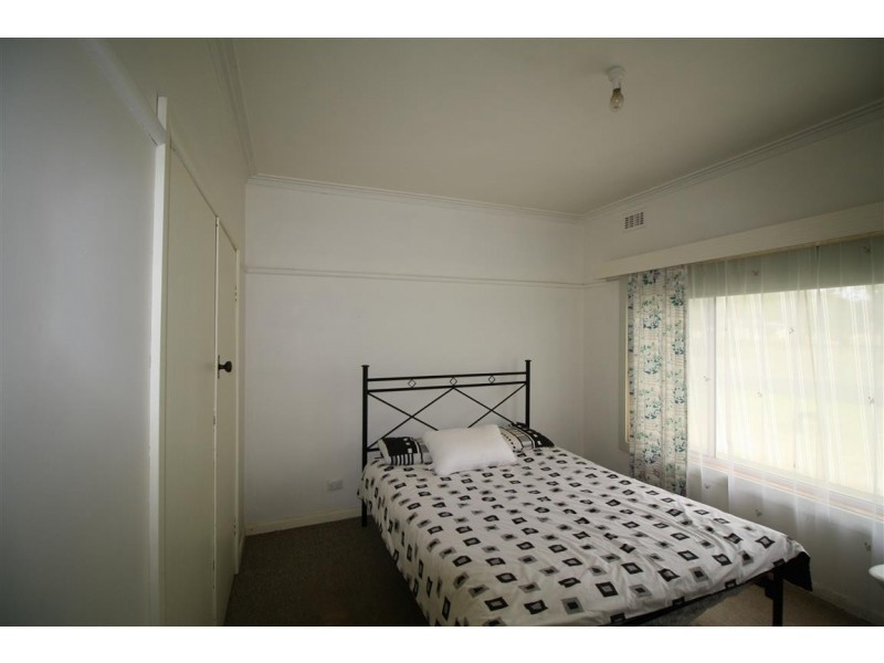 33 Wallace Street, Apsley VIC 3319