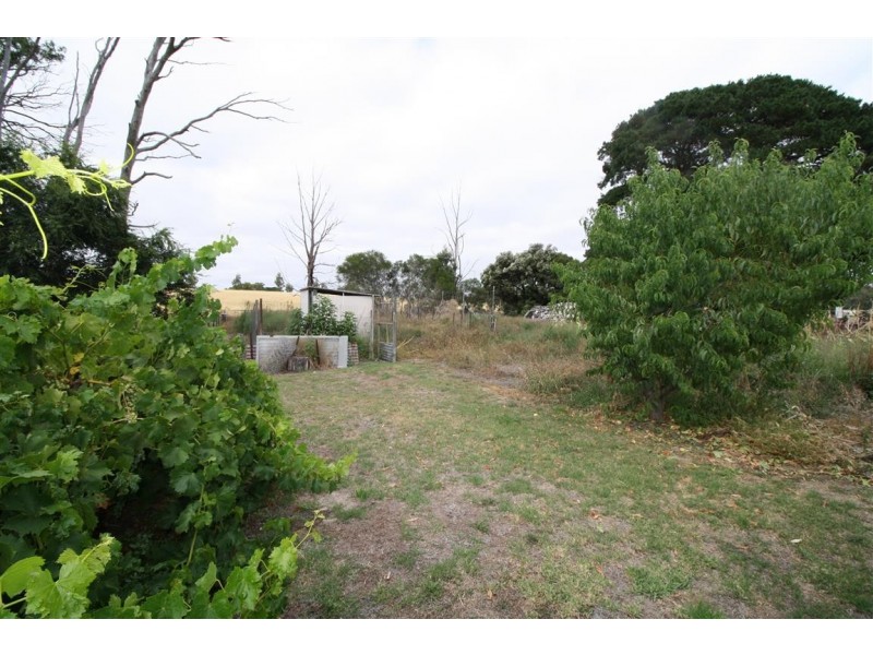 33 Wallace Street, Apsley VIC 3319