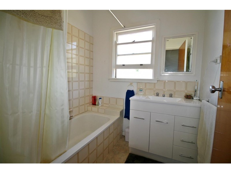 31 Laidlaw Street, Apsley VIC 3319