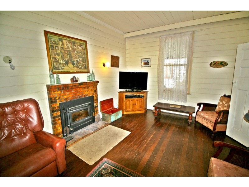 80 Wallace Street, Apsley VIC 3319