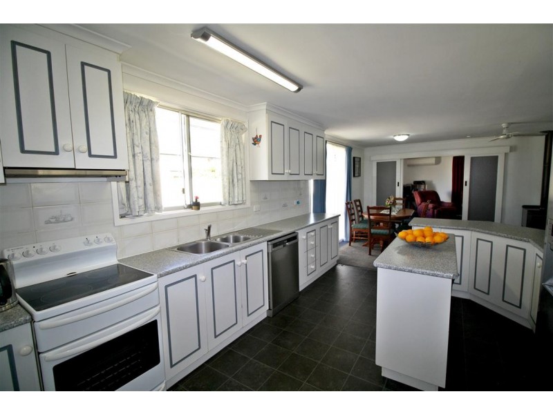 13 Fourth Avenue, Naracoorte SA 5271