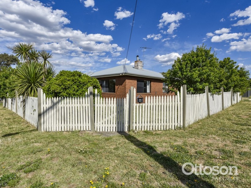 12 Fourth Avenue, Naracoorte SA 5271