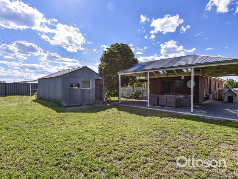 12 Fourth Avenue, Naracoorte SA 5271
