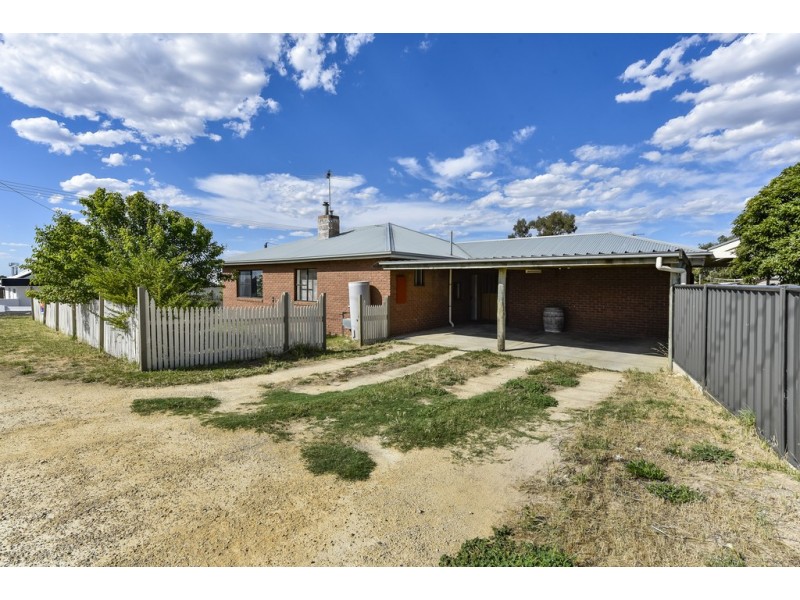 12 Fourth Avenue, Naracoorte SA 5271
