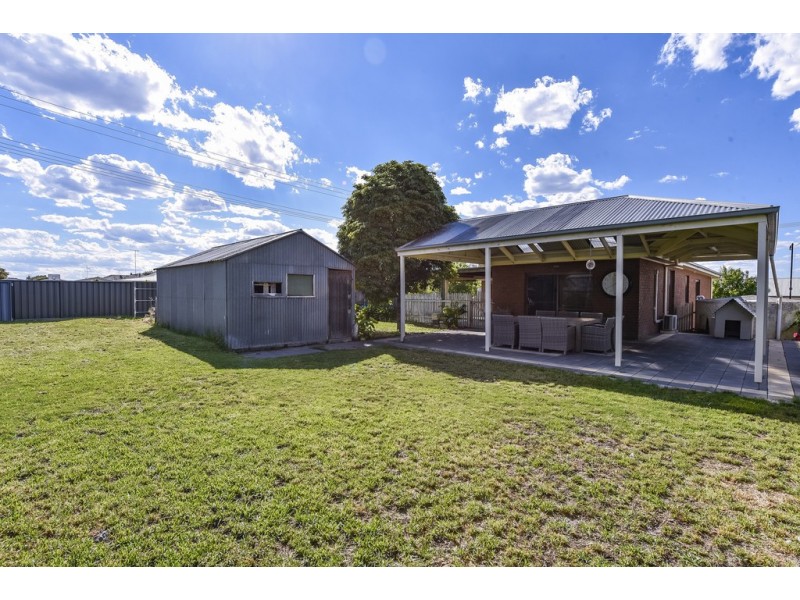 12 Fourth Avenue, Naracoorte SA 5271