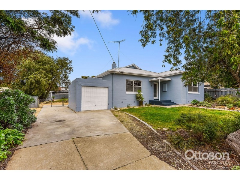 16 Fourth Avenue, Naracoorte SA 5271