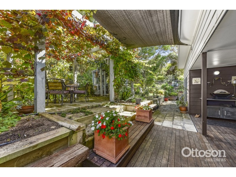 8 Cape Thomas Cres, Boatswain Point SA 5275
