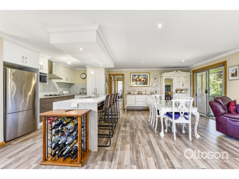 8 Cape Thomas Cres, Boatswain Point SA 5275