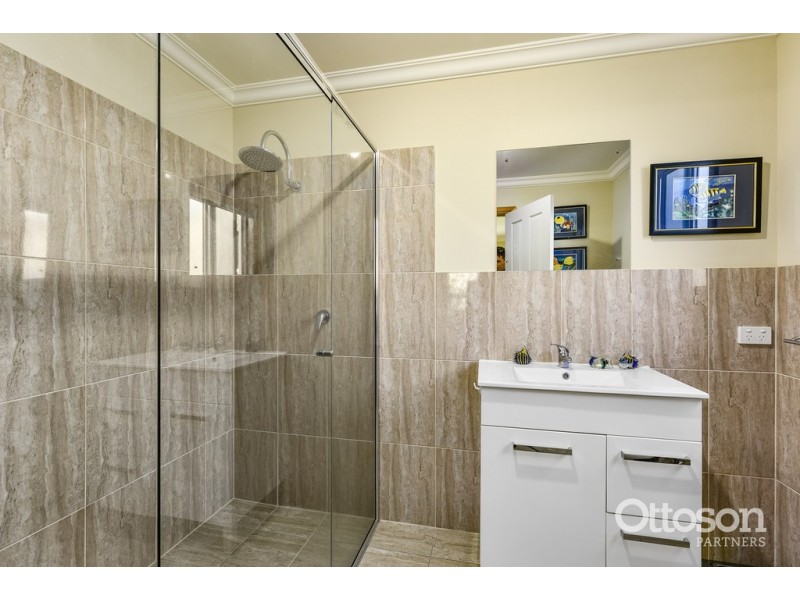 8 Cape Thomas Cres, Boatswain Point SA 5275