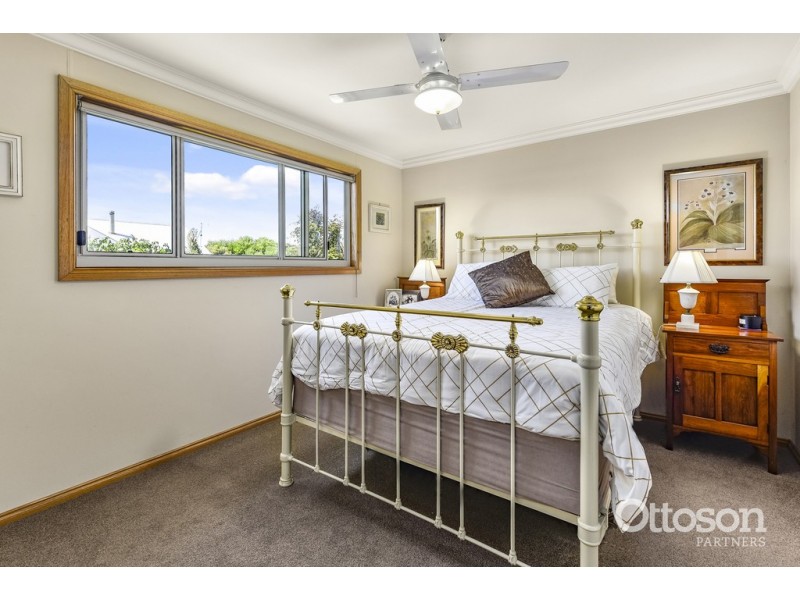 8 Cape Thomas Cres, Boatswain Point SA 5275