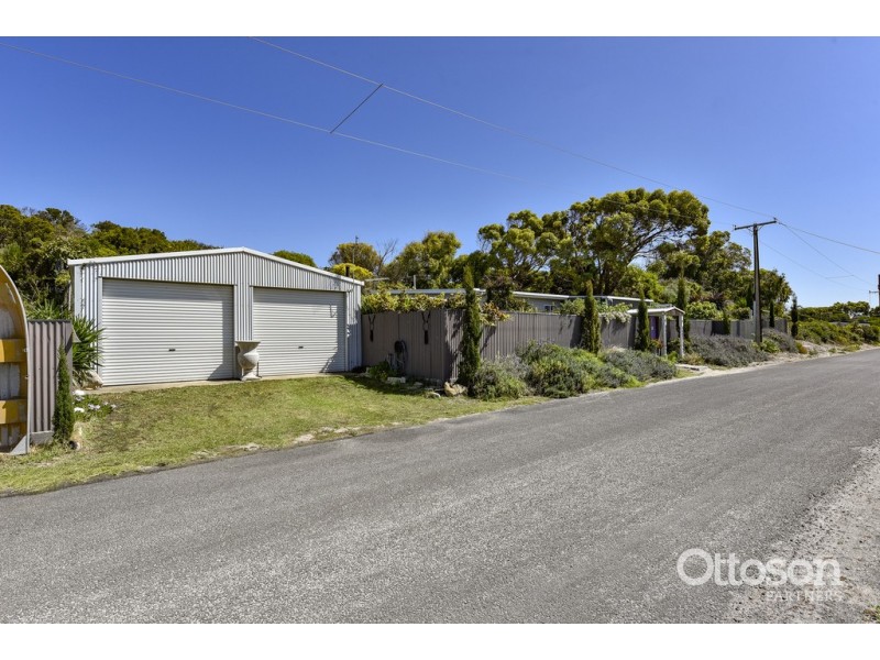 8 Cape Thomas Cres, Boatswain Point SA 5275
