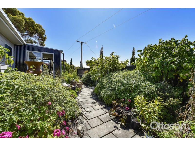 8 Cape Thomas Cres, Boatswain Point SA 5275