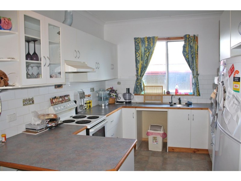 25 Caves Road, Naracoorte SA 5271