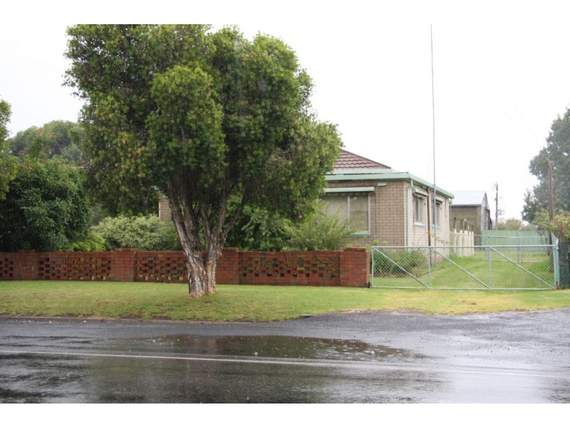 12 Elizabeth Street, Edenhope VIC 3318