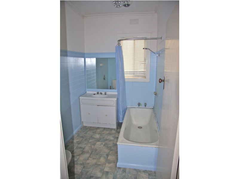 208-210 Elizabeth St, Edenhope VIC 3318